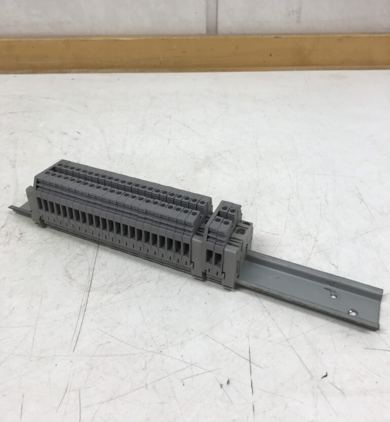 Riviliittimiä Entrelec 4 mm2 kiskossa - Purkukolmio.fi