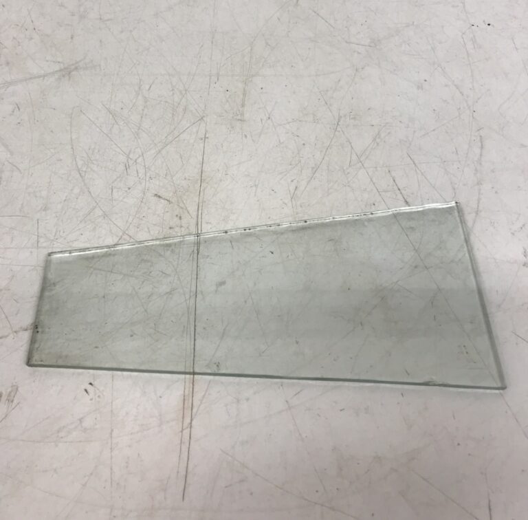 Ulkovalaisimen kolmionmallinen lasi pituus 18,5 cm - Purkukolmio.fi