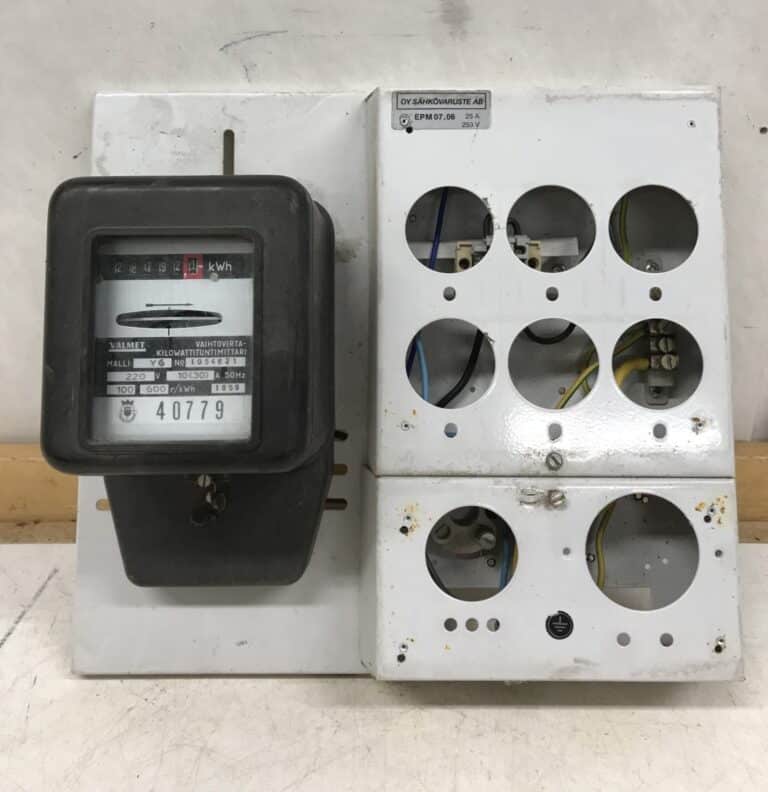 Mittaus-/ryhmäkeskus varaosiksi - Purkukolmio.fi