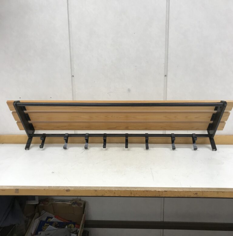 Etusivu 3 Seinänaulakko leveys 120 cm - Purkukolmio.fi