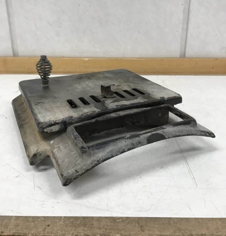 Kaareva suuluukku kehyksellä 29,5 × 32,5 cm - Purkukolmio.fi