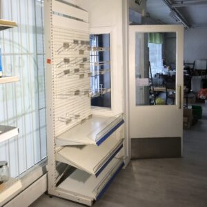 Myymälähylly 93 x 228 cm ripustuskoukuilla - Purkukolmio.fi