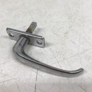 Ikkunan väännin kaareva malli