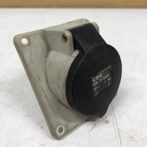 Pistorasia 32 A 4-napainen upotettava CEE - Purkukolmio.fi