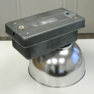 Teollisuusvalaisin alumiinisella heijastinkuvulla kunnostettavaksi - purkukolmio.fi