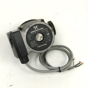 Kiertovesipumppu Grundfos UPS015-30 CIL2 - purkukolmio.fi