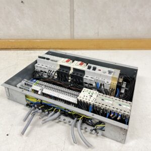 Lämpöässä T 10 203 sähkökeskusosa - Purkukolmio.fi