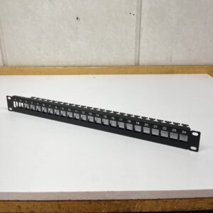 Kytkentäpaneeli RJ45/24 UTP/FTP - purkukolmio.fi