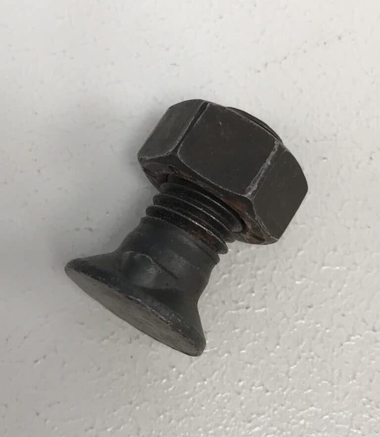 Auran pultti M12 * 30 mm musta, 2 nenää - purkukolmio.fi