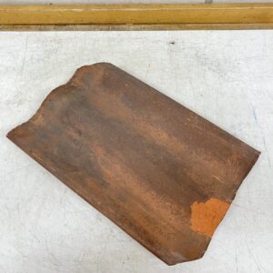 Poltettu punainen savikattotiili 26 cm × 40 cm profiili 3-6 cm, pintavikainen