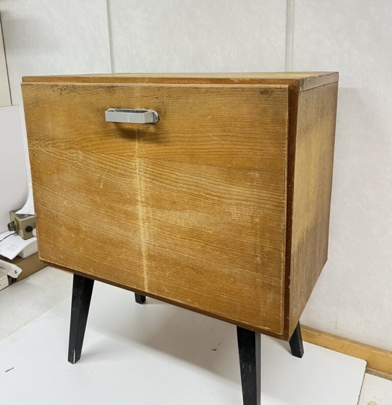 Ruskea kaappi 62 cm x 72 cm - purkukolmio.fi