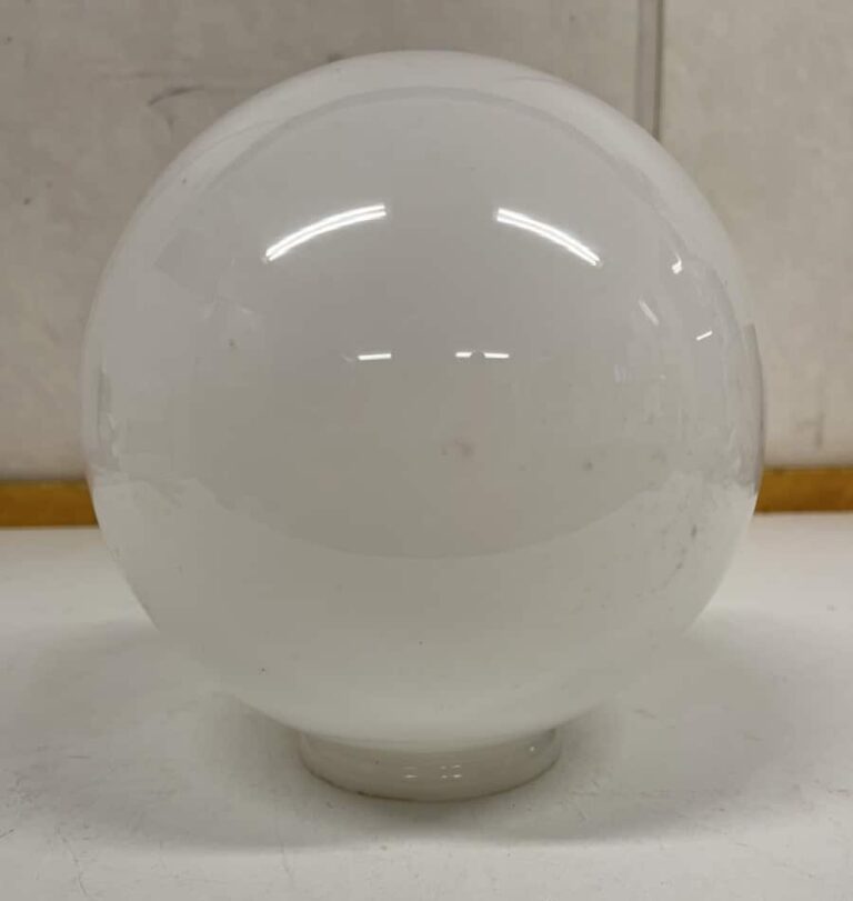 Pyöreä valkoinen valaisimen lasikupu 18 cm - purkukolmio.fi