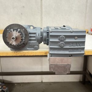 SEW-EURODRIVE sähkömoottori 0.75 kW invertterillä ja vaihteistolla - purkukolmio.fi