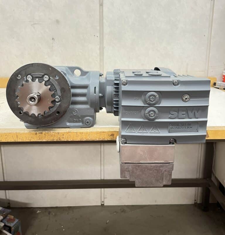 SEW-EURODRIVE sähkömoottori 0.75 kW invertterillä ja vaihteistolla - purkukolmio.fi
