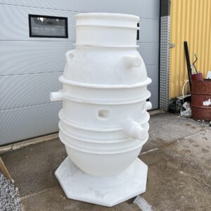 Muovinen pumppukaivo - purkukolmio.fi