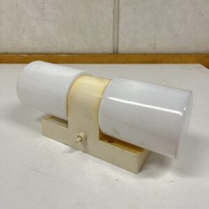 Vanhanmallinen työtasovalaisin kytkimellä - purkukolmio.fi