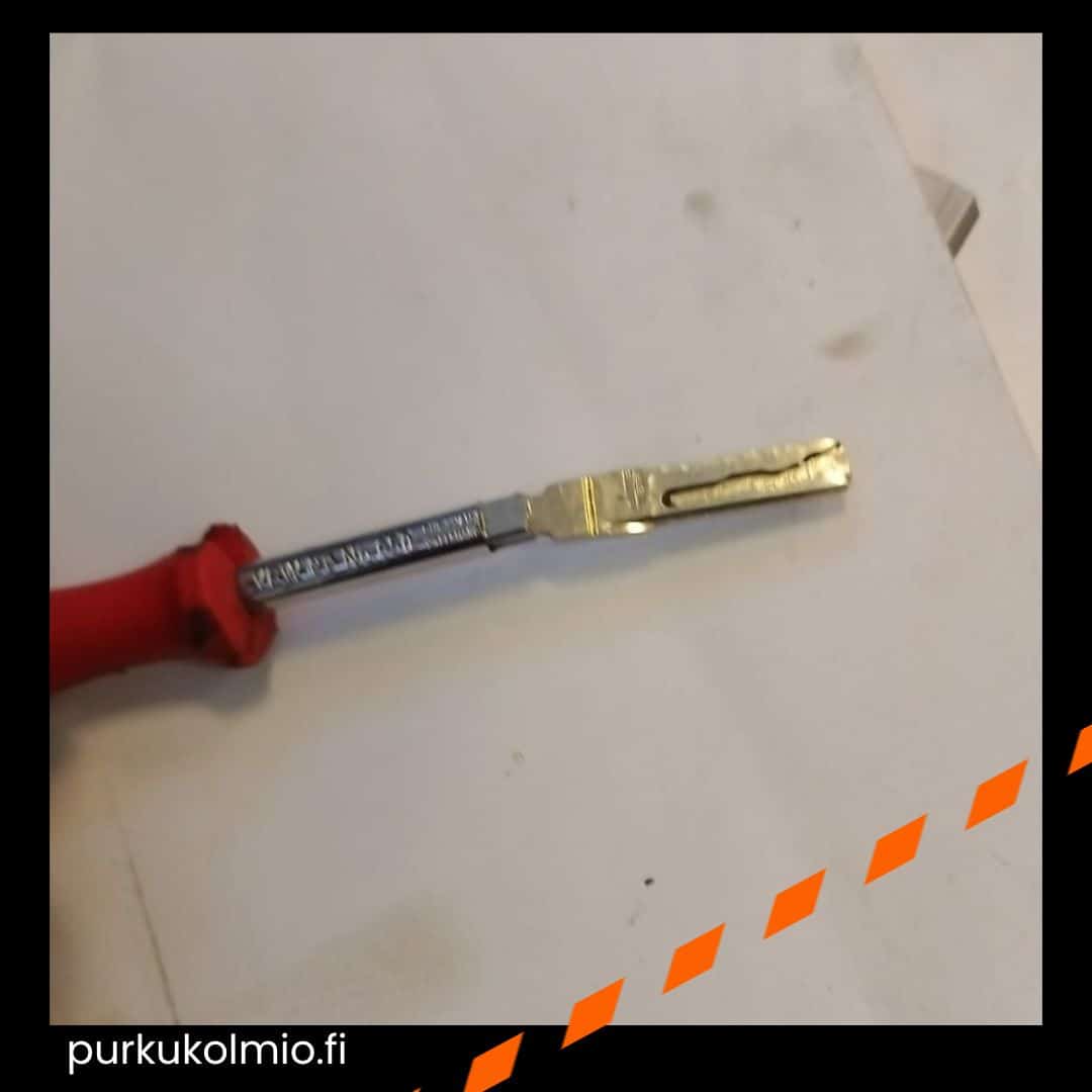 autonavaimen korjaus - purkukolmio.fi