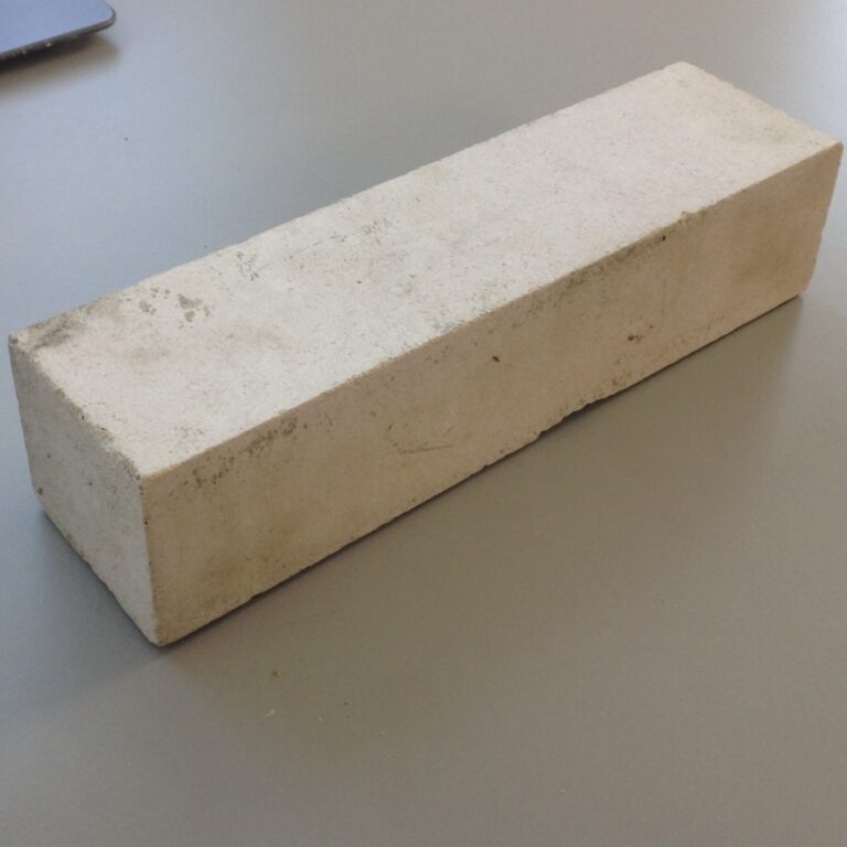 Valkoinen tiili 27 x 8 x 7 cm -purkukolmio.fi