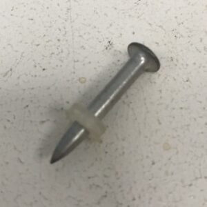 Teräsnaula aluslevyllä Hilti X-DNI 27 P8  21 kpl - purkukolmio.fi