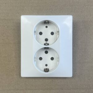 2-osainen maadoitettu uppoasenteinen pistorasian kansi Ello 100007, Ello 5134 - purkukolmio.fi