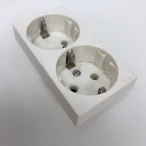 2-osainen maadoitettu uppoasenteinen pistorasia - purkukolmio.fi