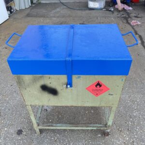 Metallilaatikko jaloilla 60 cm × 40 cm - purkukolmio.fi