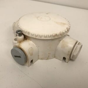 Vanha 3-piippuinen kosteantilan pintajakorasia - purkukolmio.fi