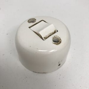 Pinta-asenteinen valokatkaisija - purkukolmio.fi