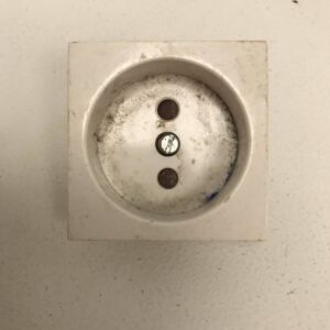 Pistorasiakansi 12667 valkoinen - purkukolmio.fi