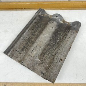 Ormax kattotiili harmaa 33 cm × 42 cm profiili 7 cm - purkukolmio.fi