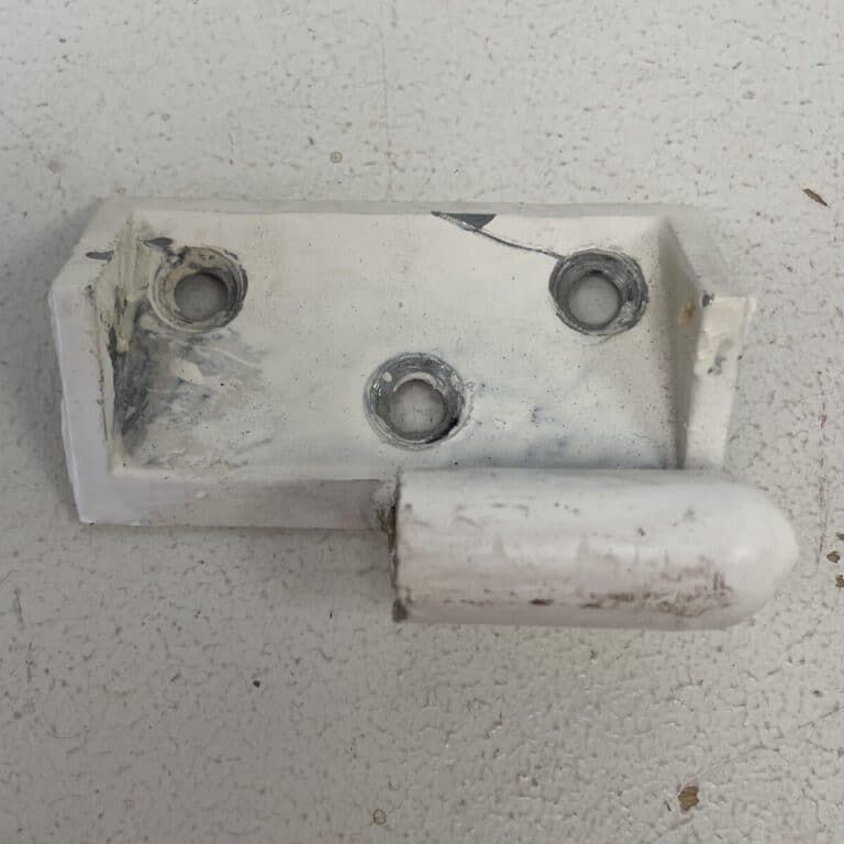 Alumiininen kolmionmallinen sarananpuolikas, naaraspuoleinen - purkukolmio.fi