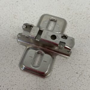 Kalustesaranan siipikiinnityslevy Blum - purkukolmio.fi