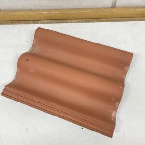 Ormax kattotiili punainen 42 x 33 cm profiili 7 cm - purkukolmio.fi