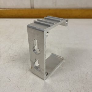 MEKA Instal SK 75 seinä- ja johtokanavan seinäkiinnike - purkukolmio.fi