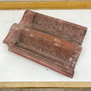 Luja lujabetoni kattotiili 42 cm × 33 cm profiili 6,5 cm - purkukolmio.fi