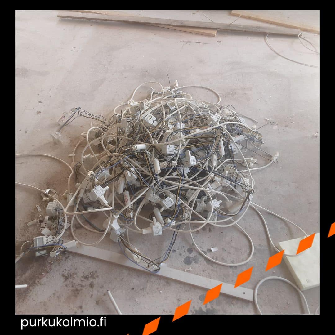 Lamppujen lajittelua - purkukolmio.fi