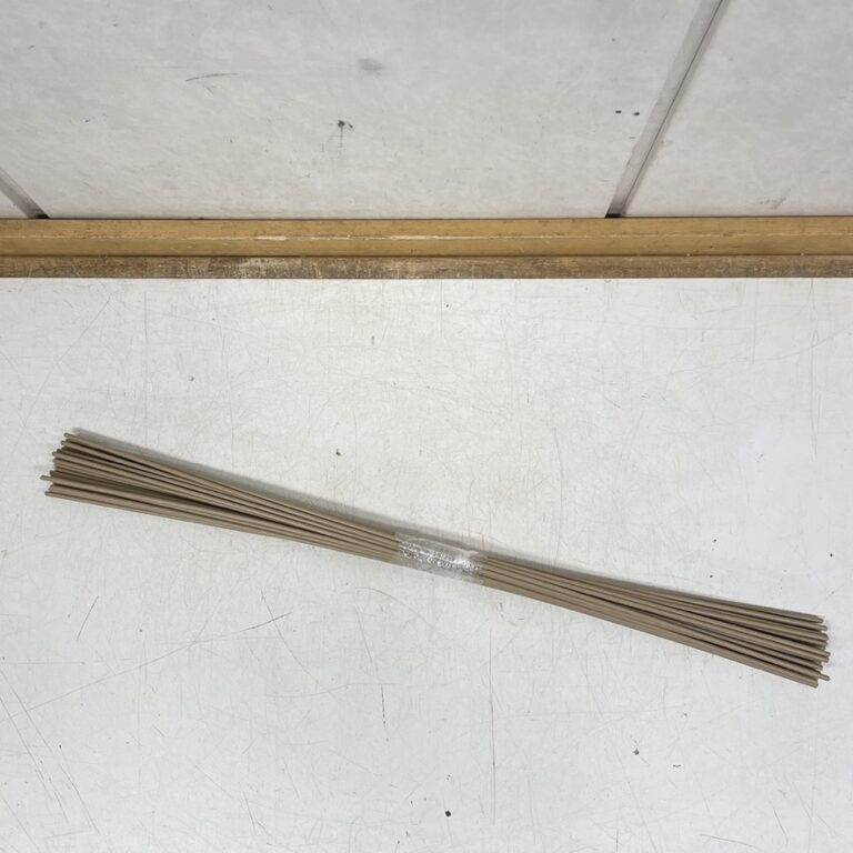 Muovikuljetin mattojen yhdistämistanko Ø 4,6 mm pituus 720 mm nylon - purkukolmio.fi
