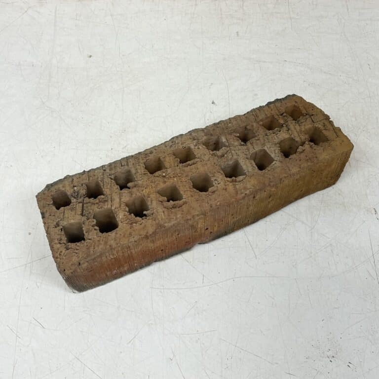 Reikätiili 28 x 8,5 x 6 cm punainen - purkukolmio.fi