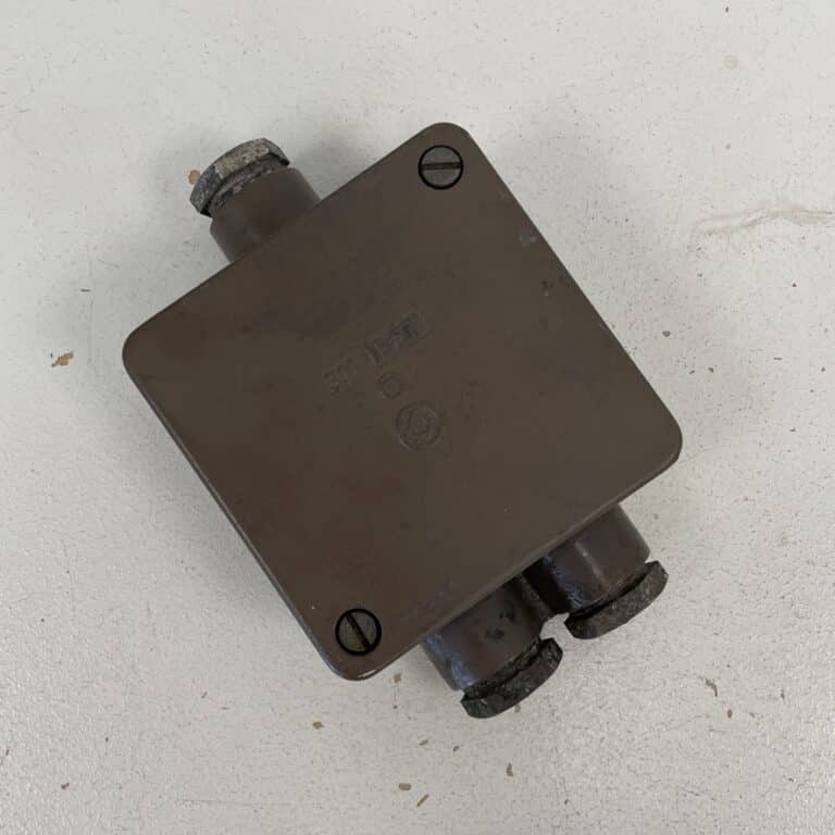 Ruskea alumiininen pintajakorasia IP67 - purkukolmio.fi