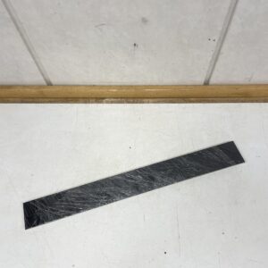 Allaskaapin väripaneeli Dione 750 himmeä musta - purkukolmio.fi