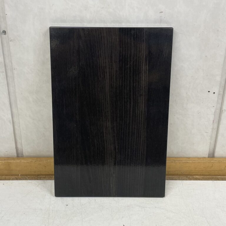 Kalusteovi 29,5 cm × 45 cm tumma saarni kiiltävä - purkukolmio.fi