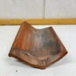 Kattotiili punainen kourutiili 23-24 cm x 38 cm - purkukolmio.fi