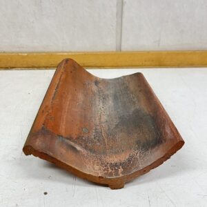 Kattotiili punainen kourutiili 23-24 cm x 38 cm - purkukolmio.fi