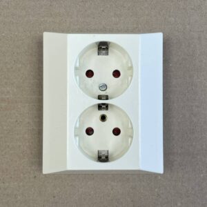 2-osainen maadoitettu uppoasenteinen pistorasia 23338 - purkukolmio.fi