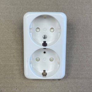 2-osainen maadoitettu uppoasenteinen pistorasian kansi 212-510 - purkukolmio.fi