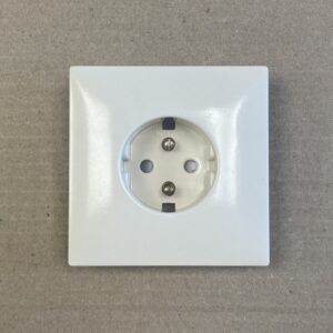 1-osainen maadoitettu uppoasenteinen pistorasian kansi ELKO L271-1 - purkukolmio.fi