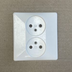 2-osainen maadoittamaton uppoasenteinen pistorasian kansi 12238 - purkukolmio.fi