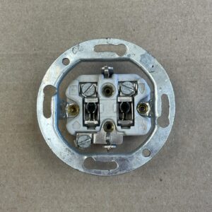 Pistorasian kytkentäosa 2323EL - purkukolmio.fi