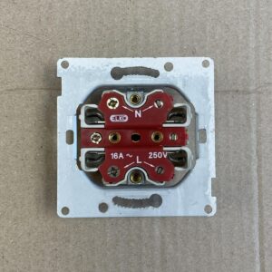 Pistorasian kytkentäosa ELKO L801 - purkukolmio.fi