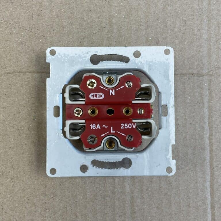 Pistorasian kytkentäosa ELKO L801 - purkukolmio.fi